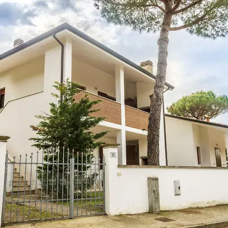 Cozy Holiday Home In Lido Di Volano Near Sea *
